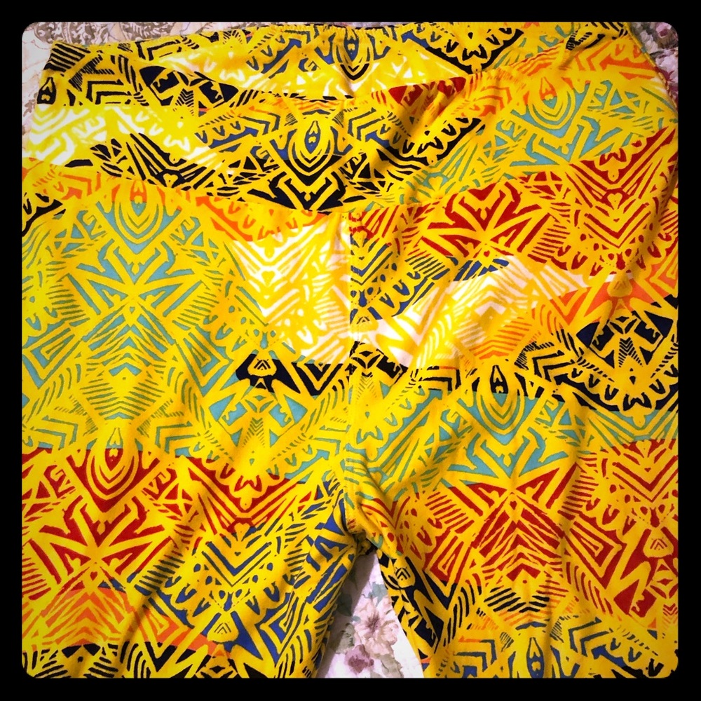 Lularoe leggings in tall and curvy.